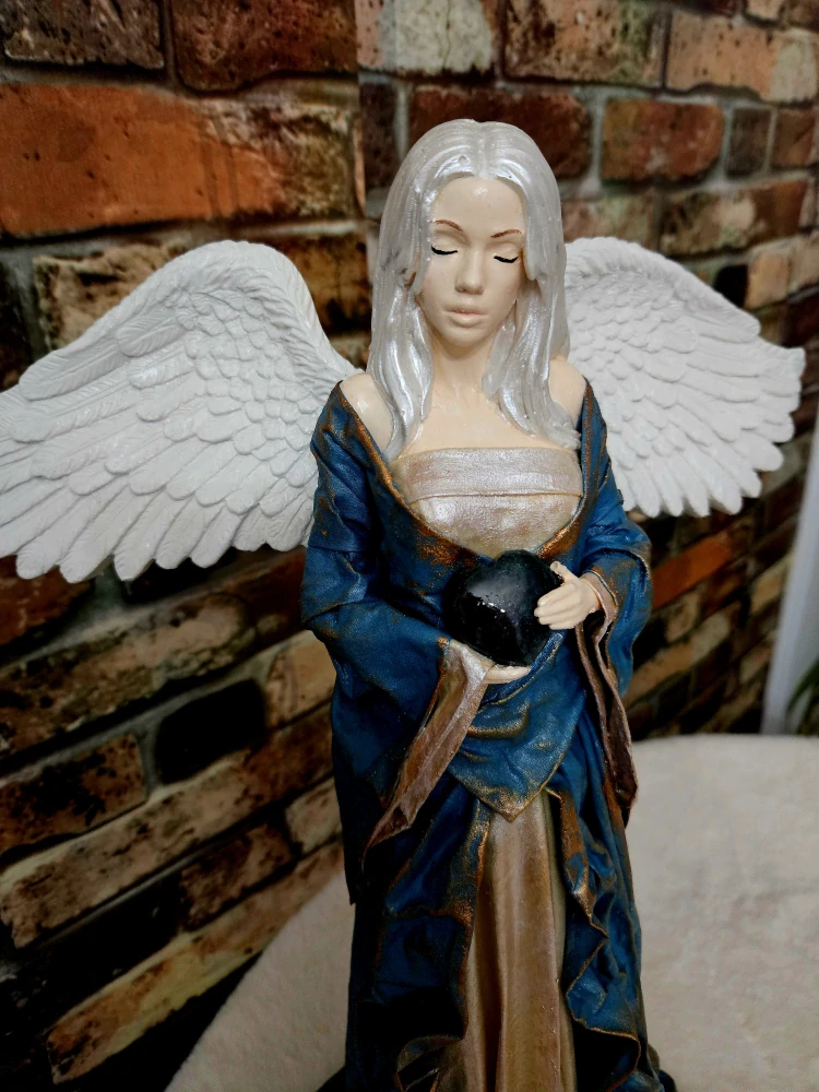 Andělka Gaia 50 cm s minerálem Achát mechový – Powertex