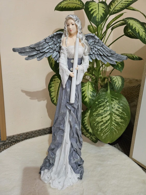 Andělka Lumina 77 cm  s LED svíčkou se stříbrnou patinou - Powertex