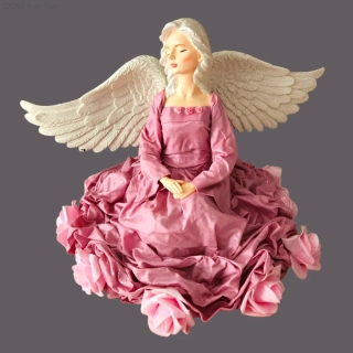 Sedící Andělka Amarien ve starorůžové barvě s LED světlem růže cca 25 cm - Powertex