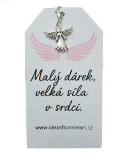 Andílek s karabinkou a visačkou s citátem – „Malý dárek, velká síla v srdci“