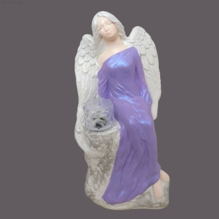 Andělka sedící na kameni s LED čajovou svíčkou ve fialové barvě  24 cm - sádra