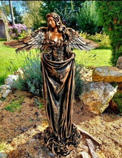 Andělka 77 cm  v bronzové barvě se sukní na květinu  - zahradní socha - Powertex