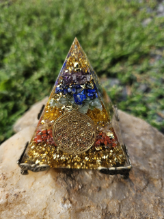 Orgonitová čakrová pyramida Harmonie – rovnováha těla a duše - 6x6cm
