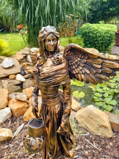 Andělka 72 cm v bronzové barvě se solární lucernou - zahradní socha - Powertex