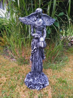 Andělka  72 cm ve stříbrné barvě se solární lucernou - zahradní socha  - Powertex